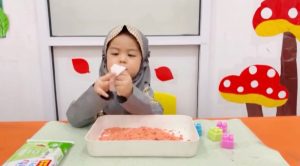 anak alumna life skill lap tangan pakai tisu basah