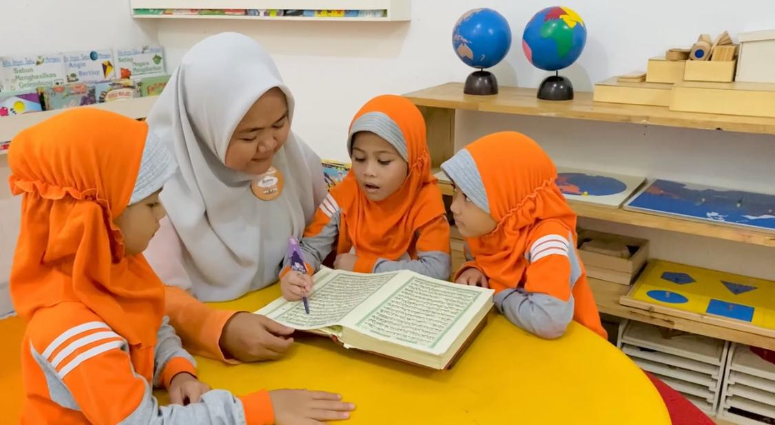 anak mengajar ngaji di alumna