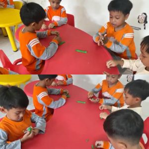 anak membuat karya dari playdough
