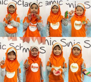 anak bikin karya playdough