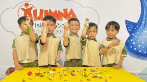 anak bikin bunga di alumna