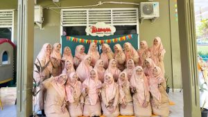 foto bersama guru alumna islamic school sukajadi dalam rangka hari guru